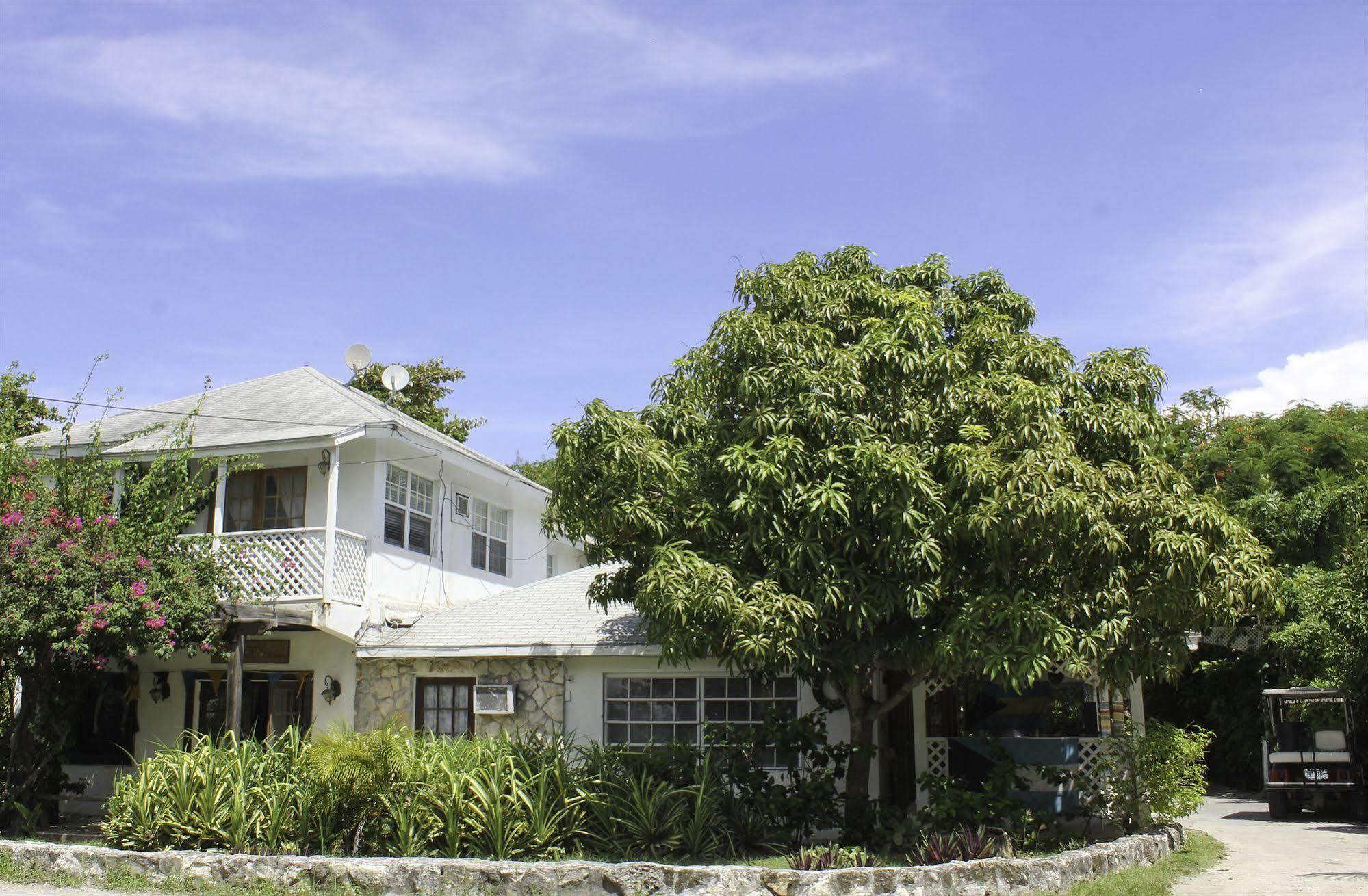 Tingum Village Hotel Dunmore Town Exteriér fotografie